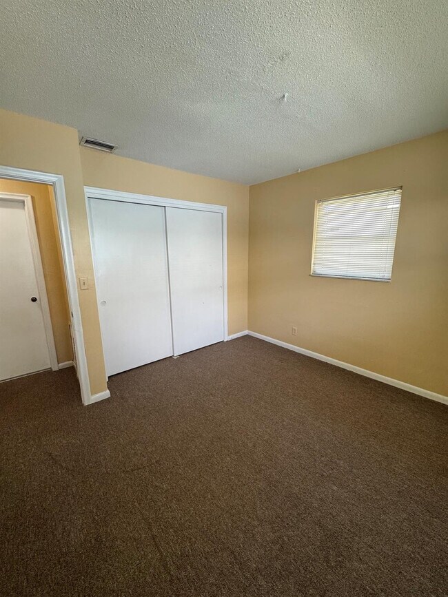 Building Photo - 1901 NE 29th St