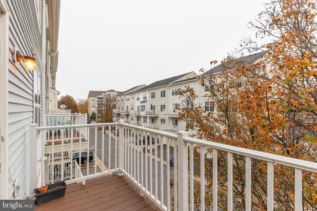 Building Photo - 8069 Gatehouse Rd