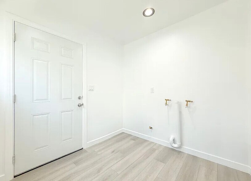 Building Photo - 518 N Wilmington Ave