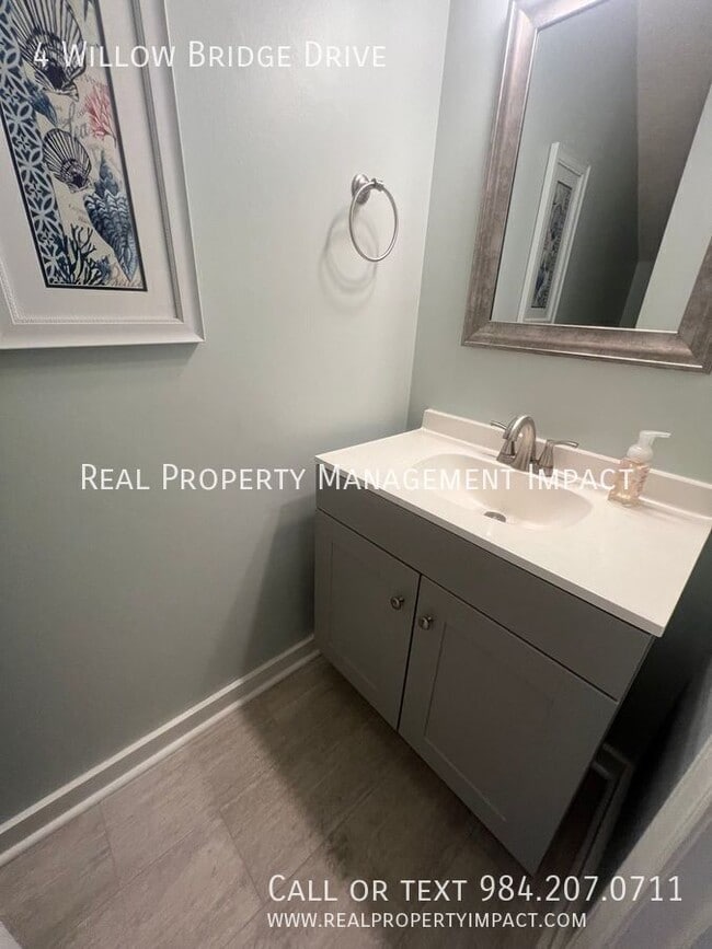 Building Photo - 4 Willow Bridge Dr