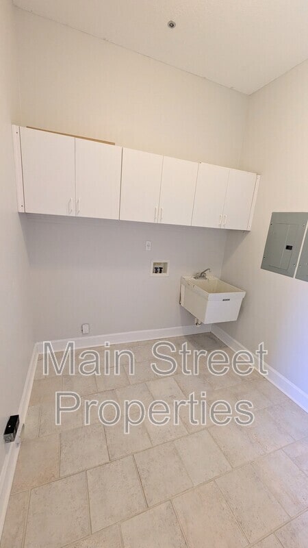 Building Photo - 2083 Downing Dr