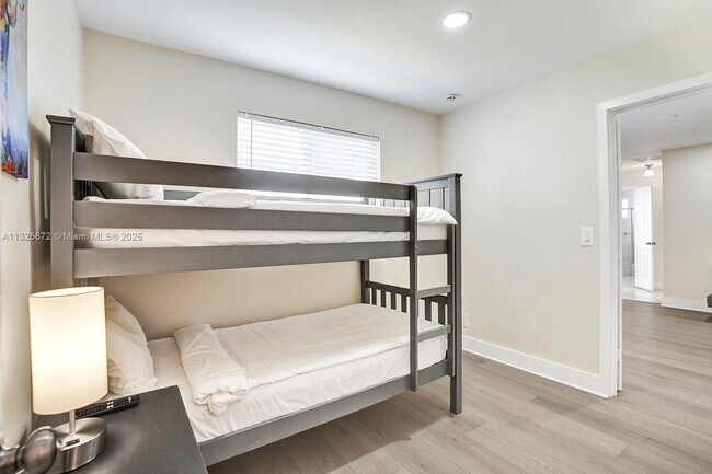 Building Photo - 1018 Adams St