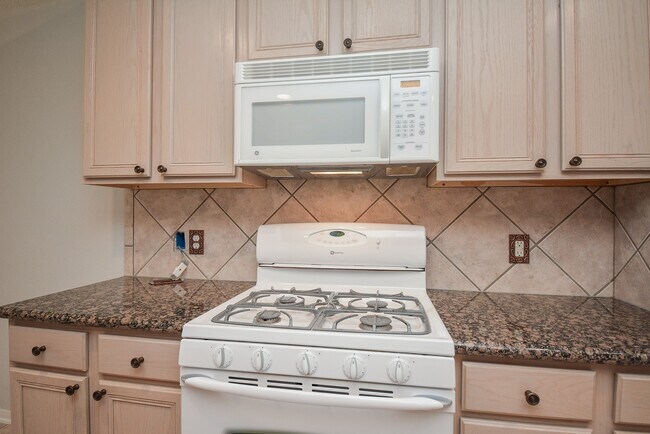 Building Photo - 18714 Flagstone Creek Rd