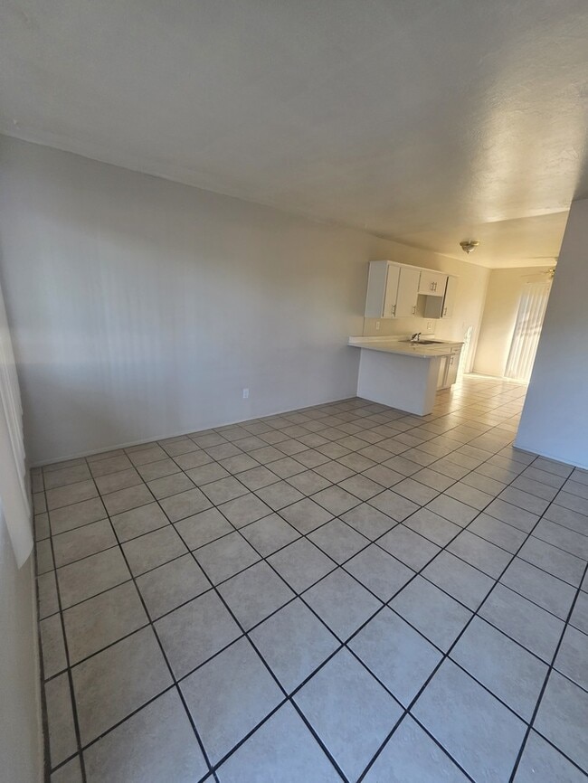 Building Photo - 1558 N Craycroft Rd