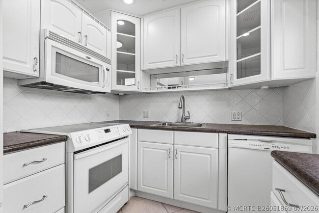 Building Photo - 74 Mansfield B