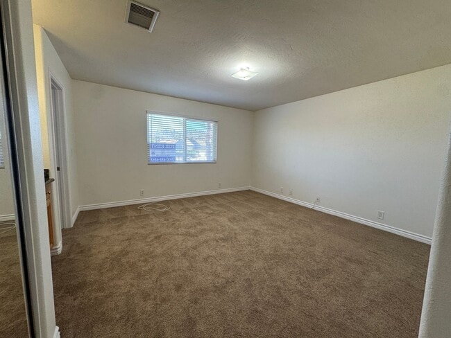 Building Photo - Renovated House for Rent