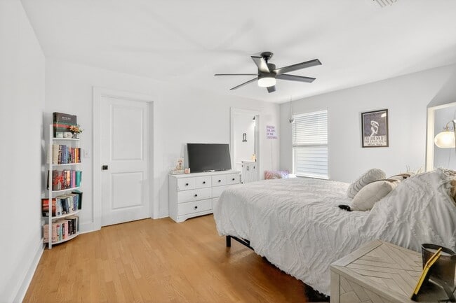 Building Photo - 5509B Louisiana Ave