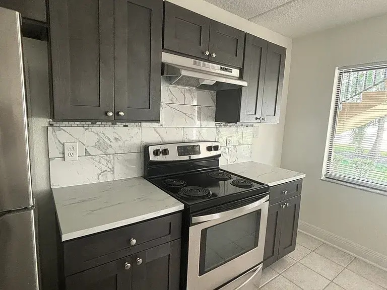 Kitchen - 1601 Big Tree Rd