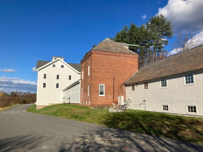 Building Photo - 42 Potato Barn Ln