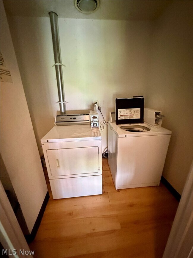 Building Photo - 841 Moyer Ave