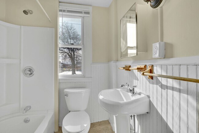 Building Photo - 157-159 Pleasant Street