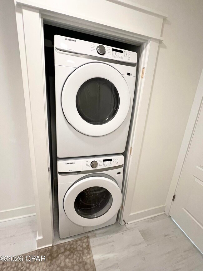 Building Photo - 7813 N Lagoon Dr