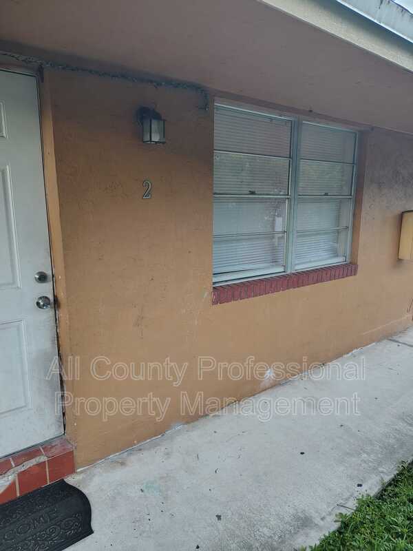 Building Photo - 2023 SW 29th Ave