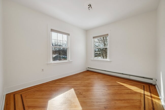 Building Photo - 42 Brookfield Rd