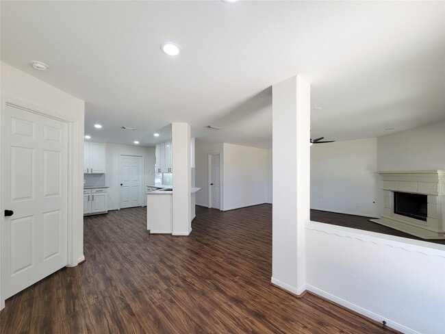 Building Photo - 21123 Amber Crossing Dr