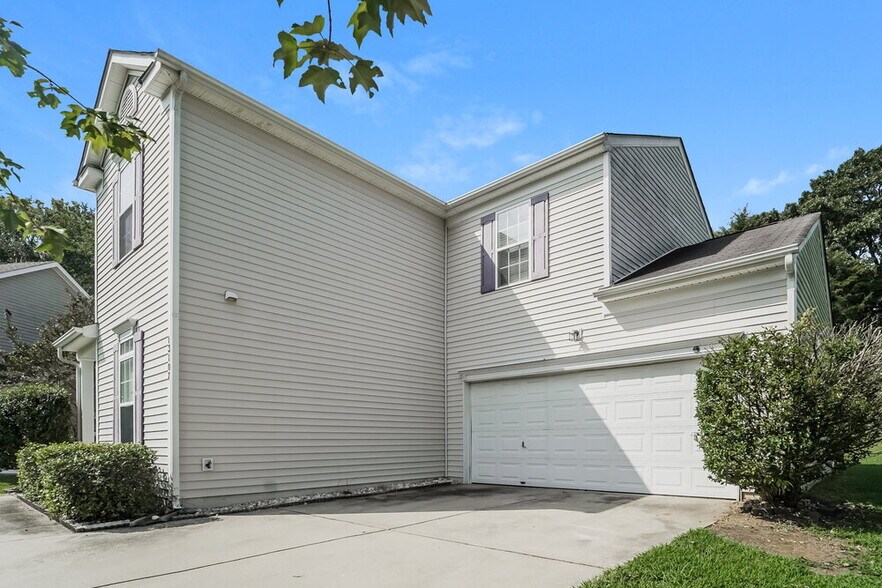 Building Photo - 13107 Ambrosia St