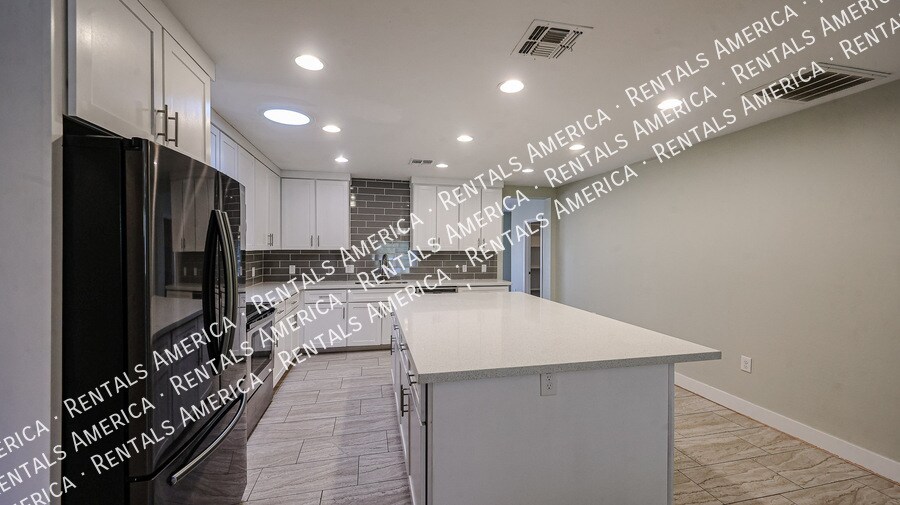 Building Photo - 3113 N 28th St