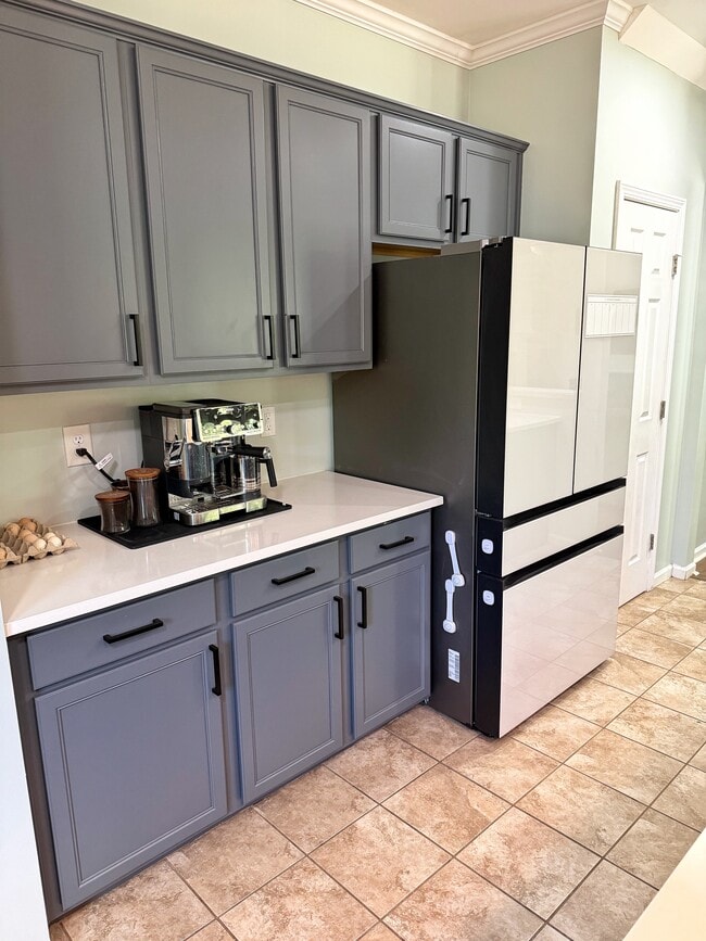 Building Photo - 703 Stagecoach Dr