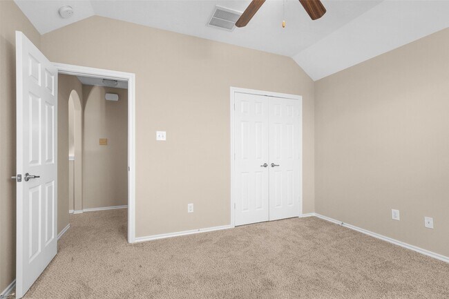 Building Photo - 115 N Hawkhurst Cir