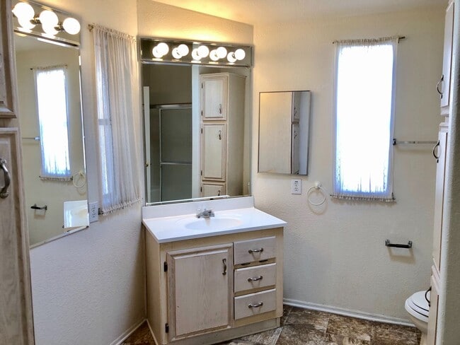 Building Photo - Double Wide on a Double Lot w/detached Gar...