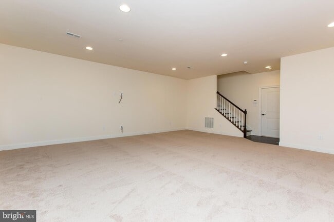 Building Photo - 18 Parkview Cir.