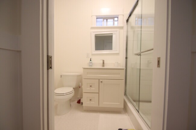 Building Photo - 201 Orange St