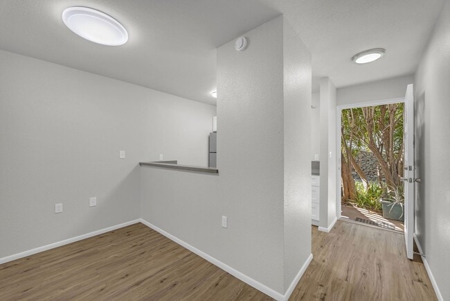 Building Photo - Fully Remodeled 2-Bedroom, 2-Bath Condo – Keonekai Villages #27-105