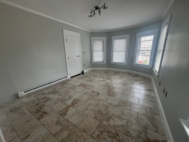 Building Photo - 109 Churchill St