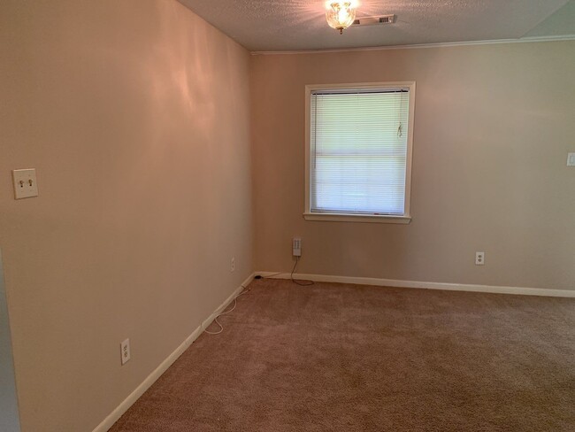 Building Photo - 618 Overbluff St