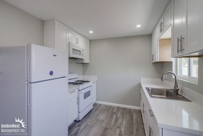 Building Photo - Cozy 3Bdm 1Ba Apartment  in City Heights - MI Special