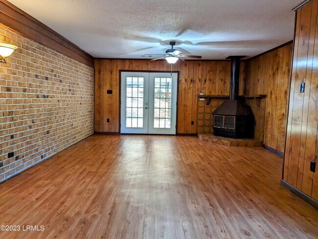 Building Photo - 611 Broad River Dr