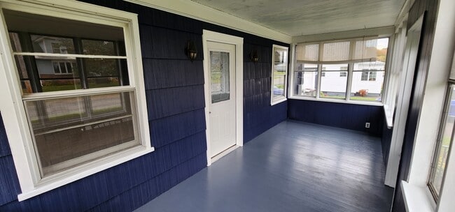 Building Photo - 925 Calvert St