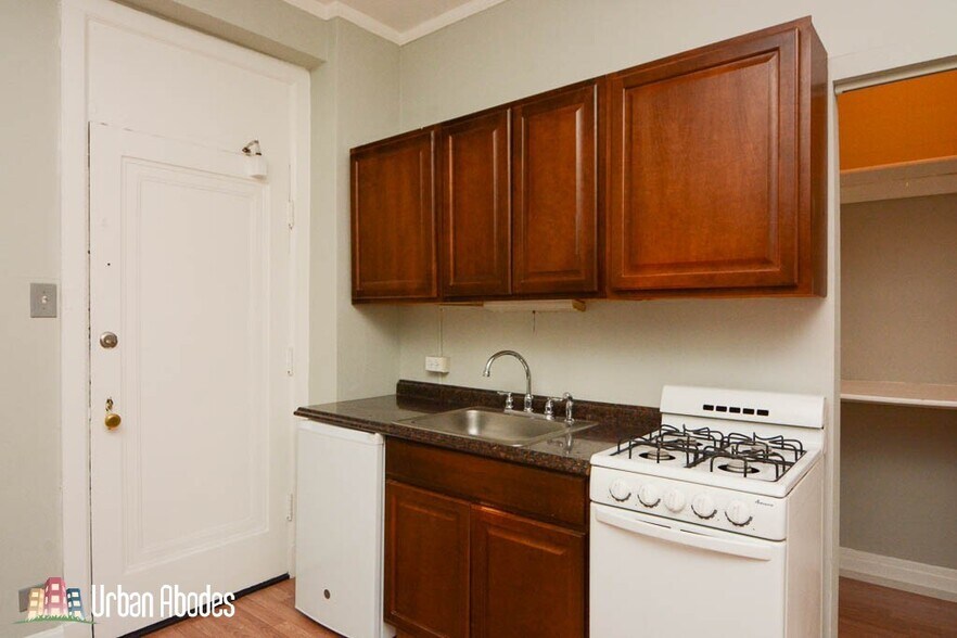 Building Photo - 3824 N Fremont St