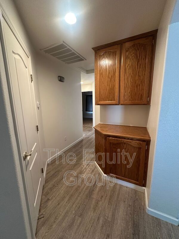 Building Photo - 2322 E Beech Ct