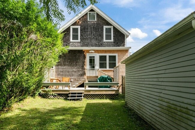 Building Photo - 42 Almy St