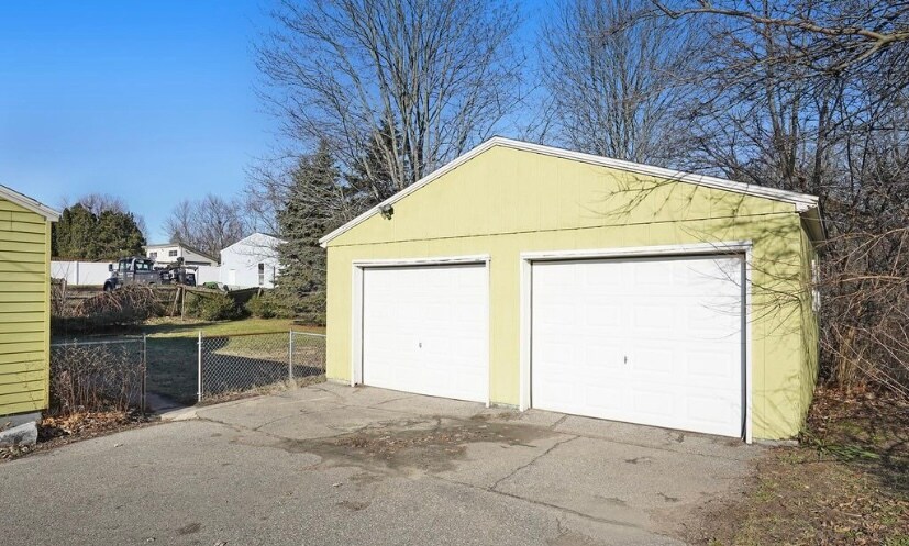 Building Photo - 2811 3 Mile Rd NE