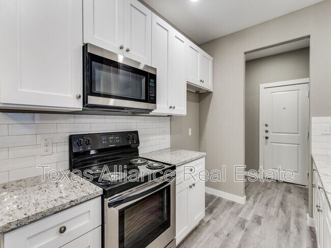 Building Photo - 3207 Karen St