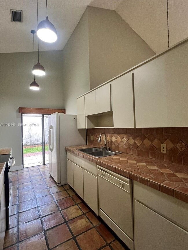 Building Photo - 7512 SW 95th Pl