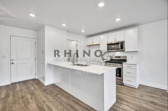 Building Photo - 880 N Herman Dr