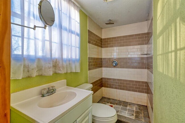 Building Photo - 645 Old Luling Rd