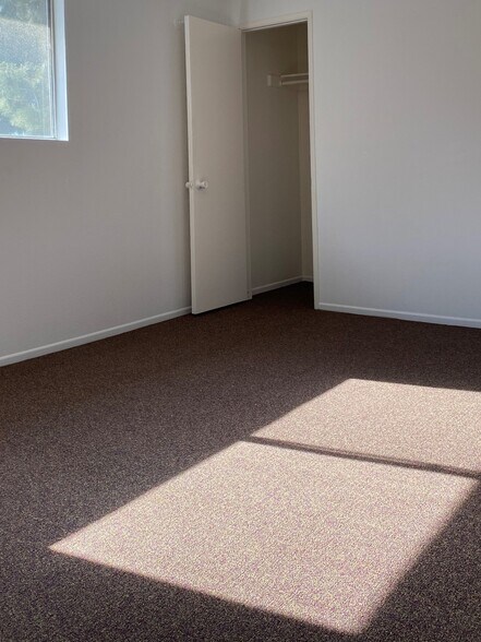 Building Photo - 4225 Parkwood Ct