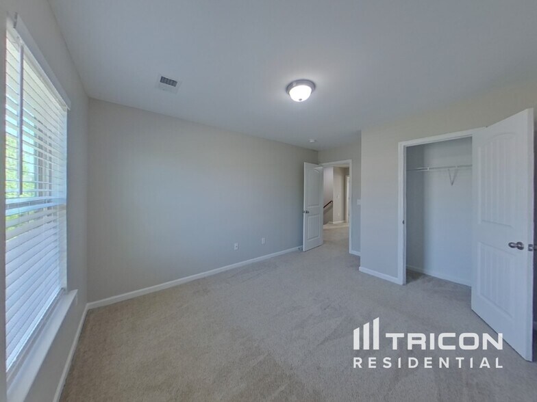 Building Photo - 701 Fountain Brook Ln