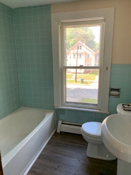 Building Photo - 2467 3rd St