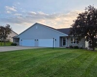 Building Photo - Hyacinth Ct Greenville WI