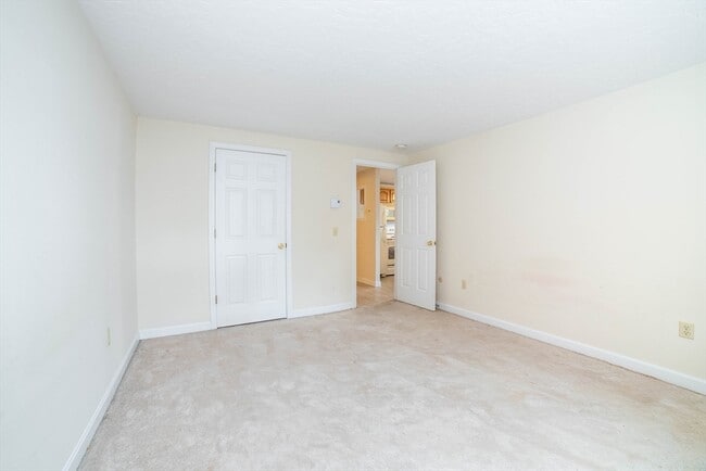 Building Photo - 13 Summer St