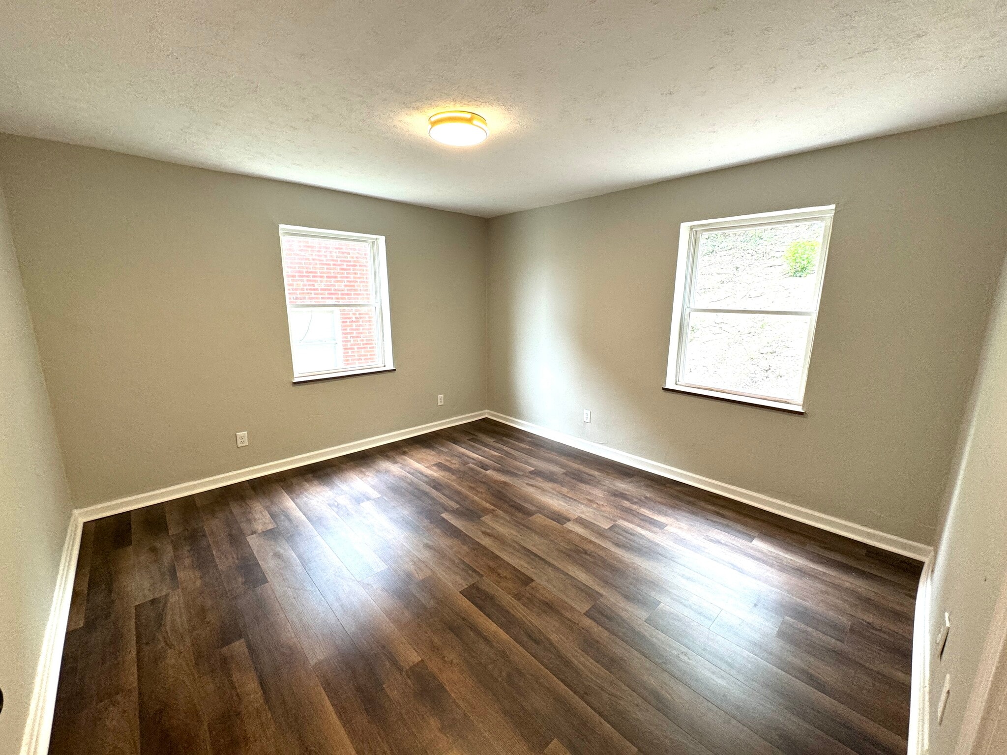 Building Photo - 2992 W McMicken Ave