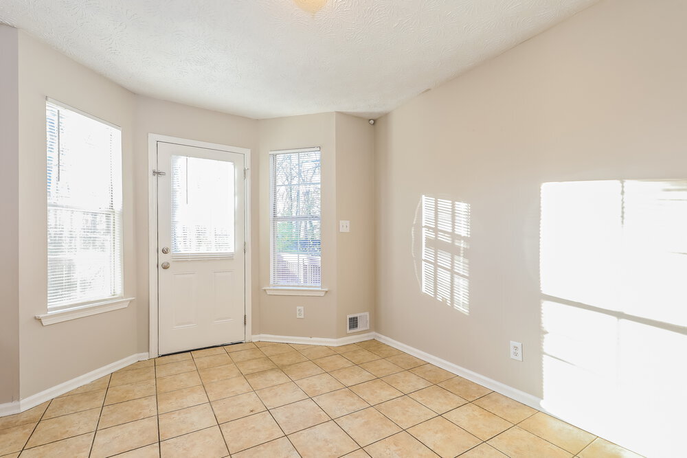 Building Photo - 320 Laurel Ln