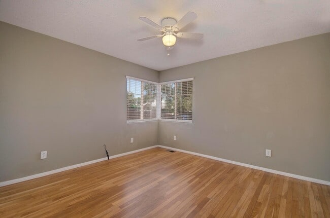 Building Photo - 306 Stanford Dr SE