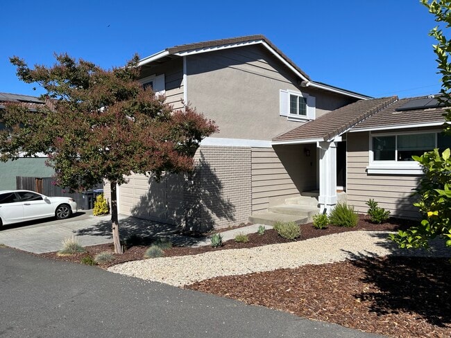 Building Photo - 4340 Snowberry Way