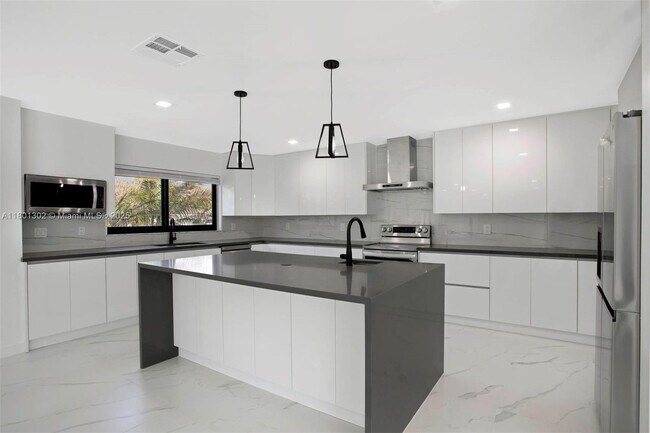 Building Photo - 17701 SW 92nd Ct